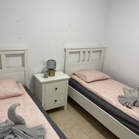 Three Bedroom Apartment With Pool In Torrevieja Bagian luar foto