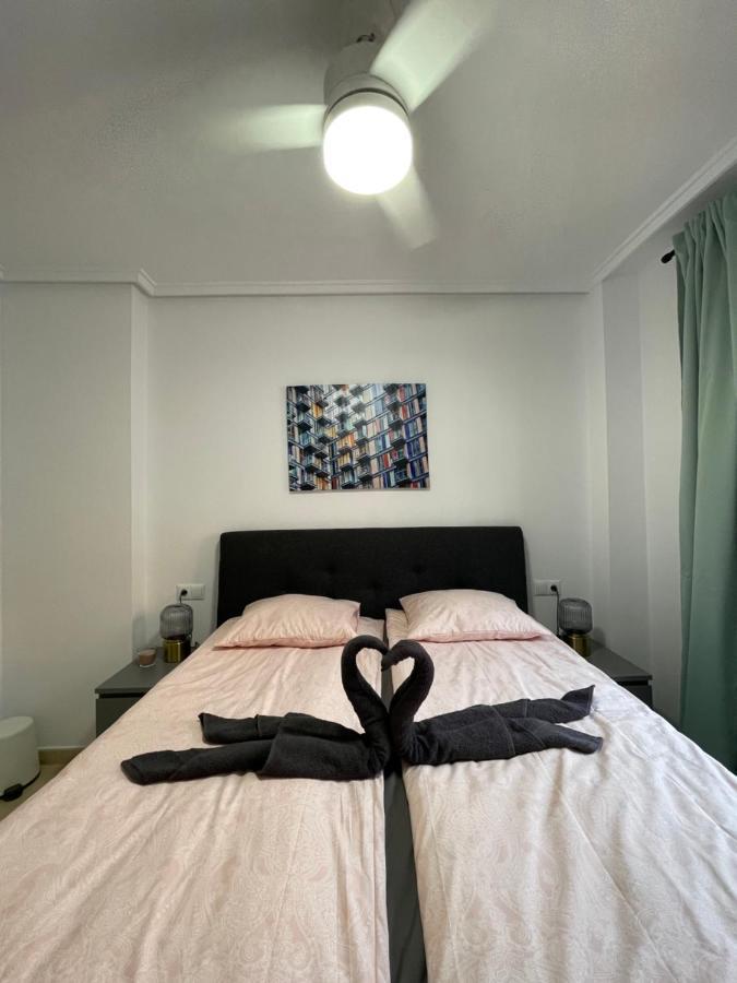 Three Bedroom Apartment With Pool In Torrevieja Bagian luar foto