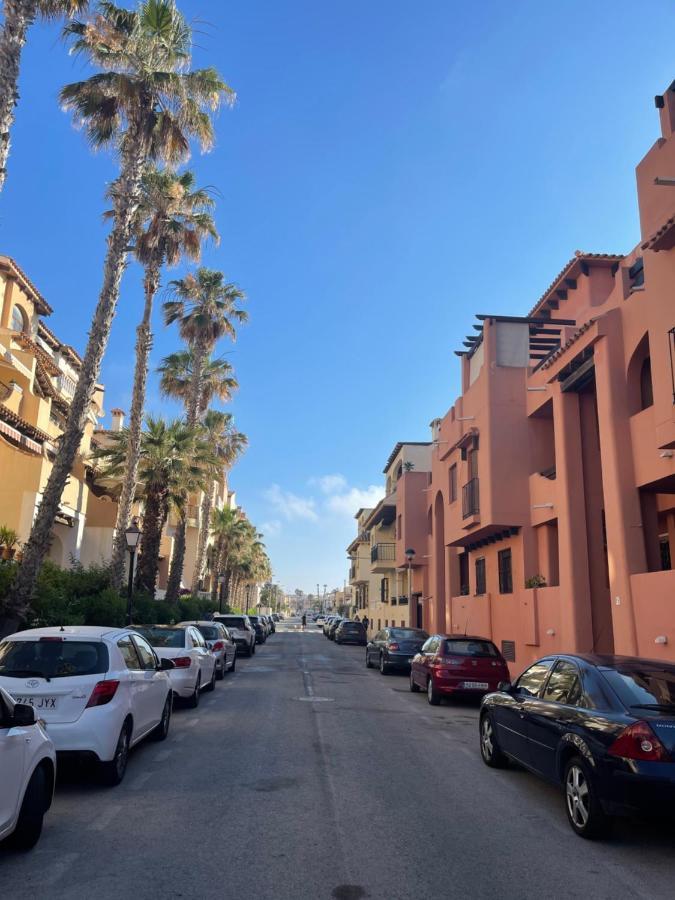 Three Bedroom Apartment With Pool In Torrevieja Bagian luar foto