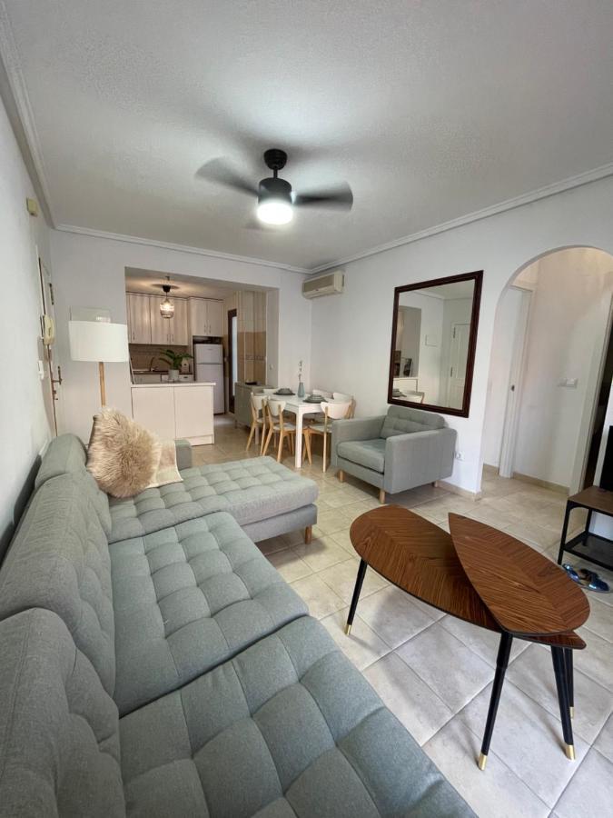 Three Bedroom Apartment With Pool In Torrevieja Bagian luar foto