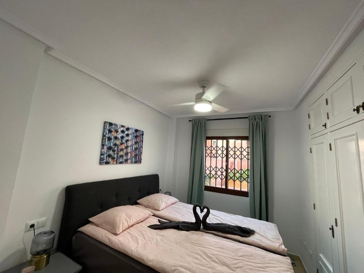 Three Bedroom Apartment With Pool In Torrevieja Bagian luar foto
