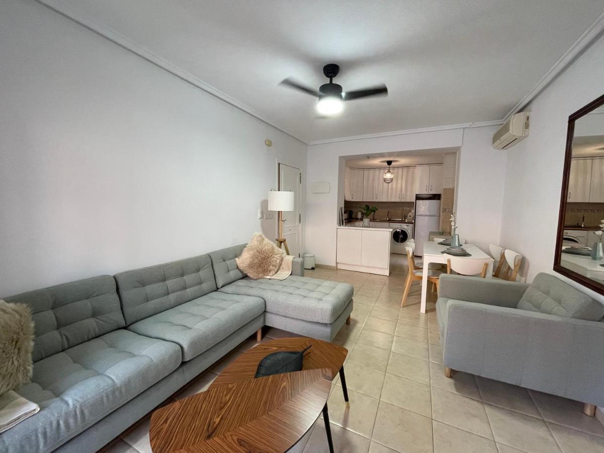 Three Bedroom Apartment With Pool In Torrevieja Bagian luar foto