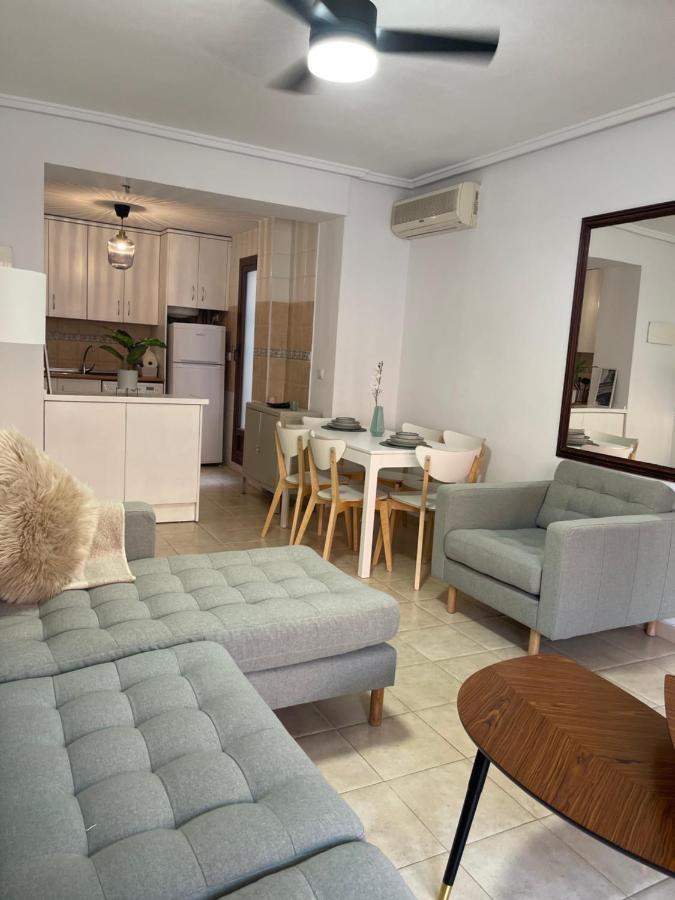 Three Bedroom Apartment With Pool In Torrevieja Bagian luar foto