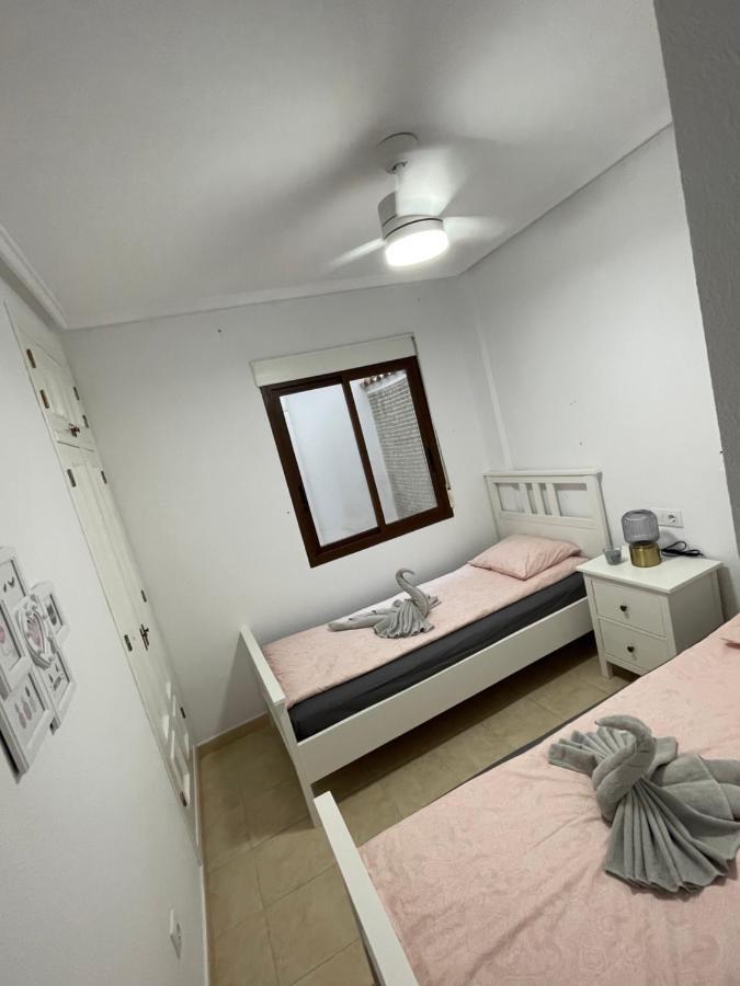 Three Bedroom Apartment With Pool In Torrevieja Bagian luar foto